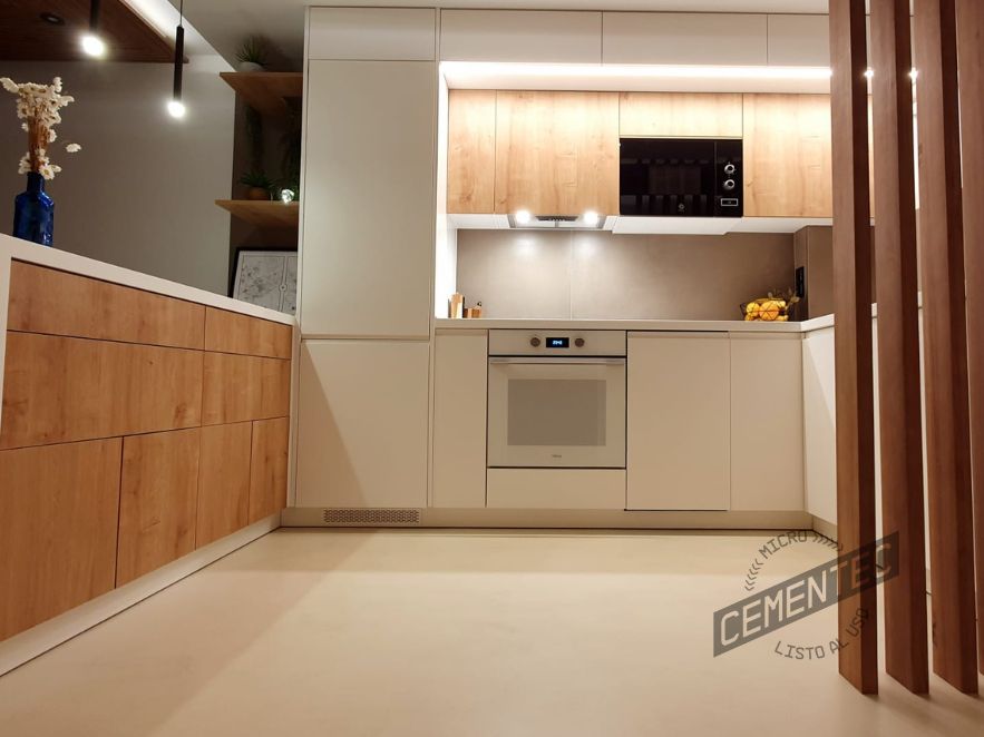 cocina-microcemento-blanco-1 Ejemplo de cocina de microcemento blanco efectuada y revestida por Cementec.