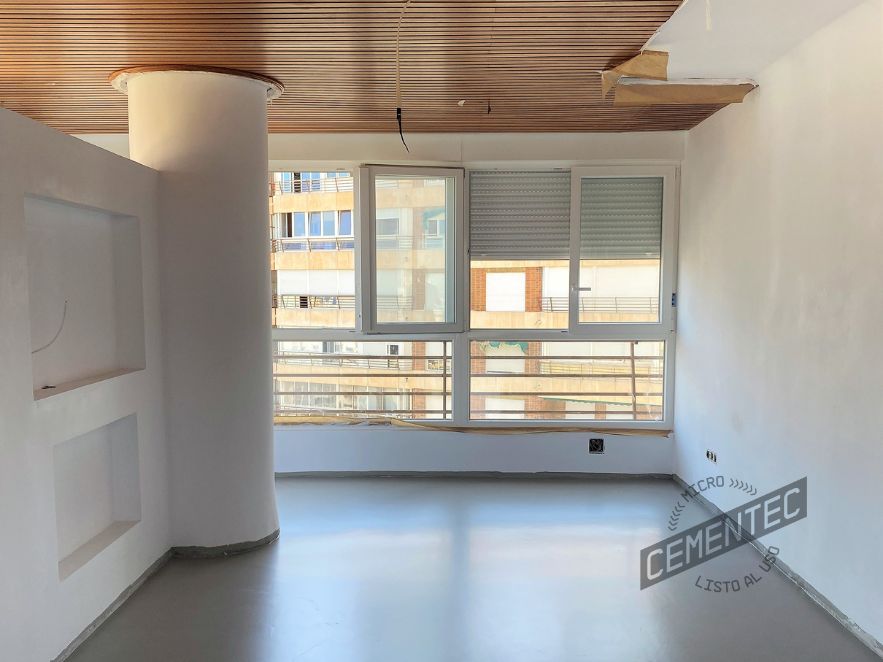 Renovation project with microcement in an integral home.